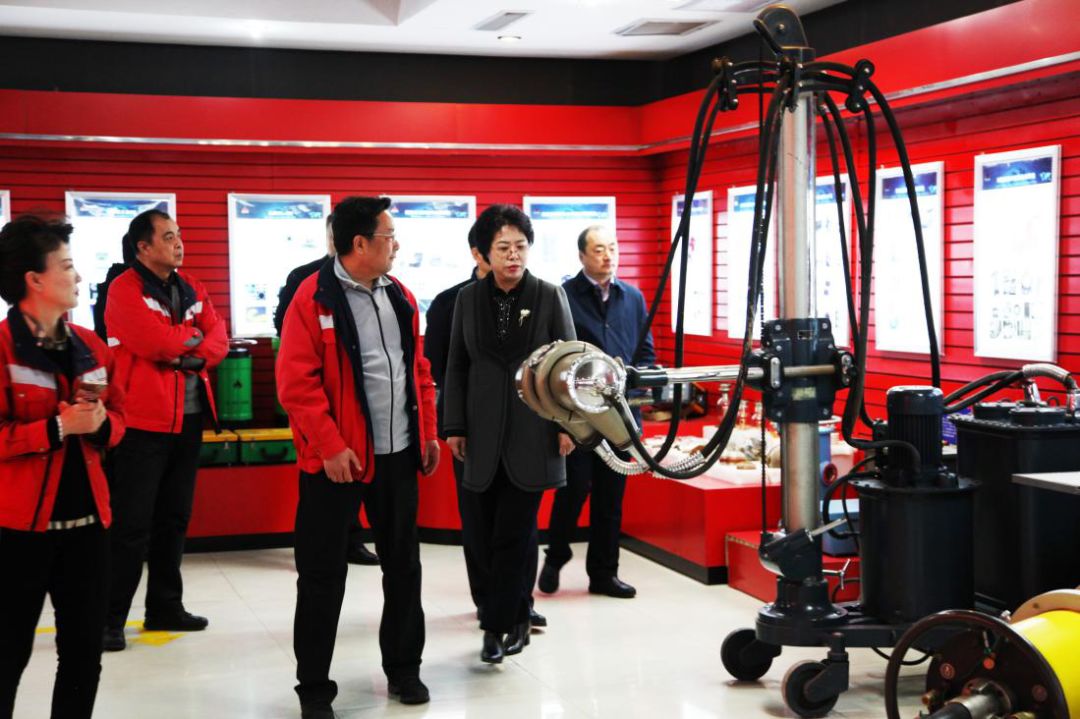 丹东市市长张淑萍到奥龙集团走访调研